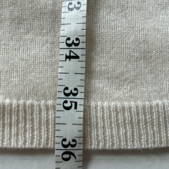 SAKS FIFTH AVENUE Ivory 100% Cashmere Tunic SM NWT as is -holes , easy to fix - Picture 11 of 13